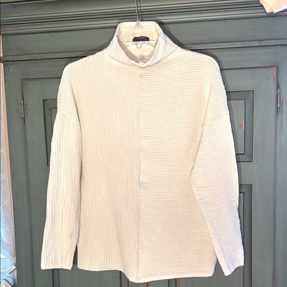 EUC Tahari Cream Sweatshirt/Sweater Directional Ribbed Knit Mock Collar